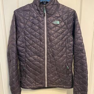 Women’s light warm North Face coat